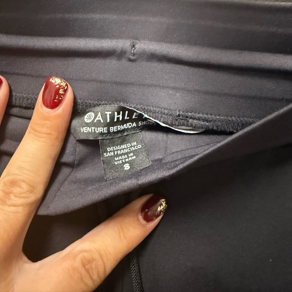 Athleta Venture Bermuda Shorts Black Size 8 - Picture 2 of 3